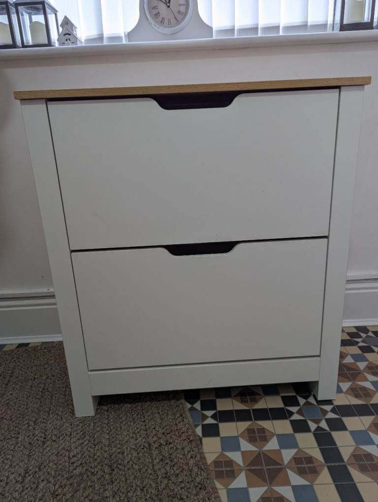 Shoe cabinet for 12 shoes 