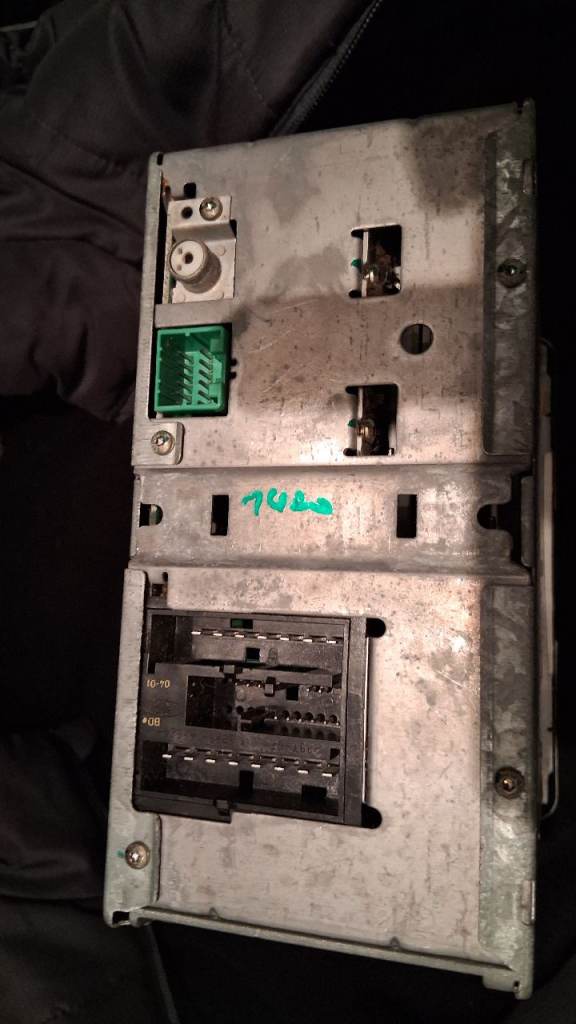 2002 Ford Puma radio/CD player