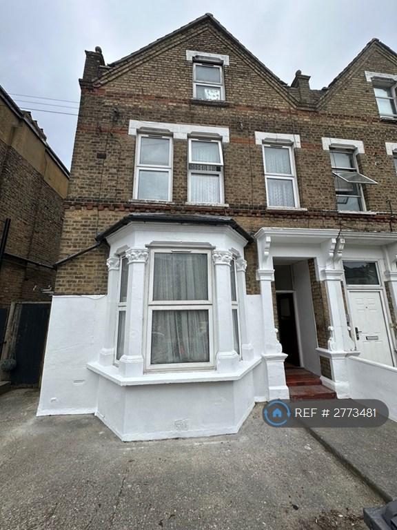 Studio flat in Station Road, London, N3 (#2773481)