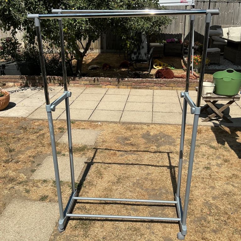 Clothing Rack with 2 rails.