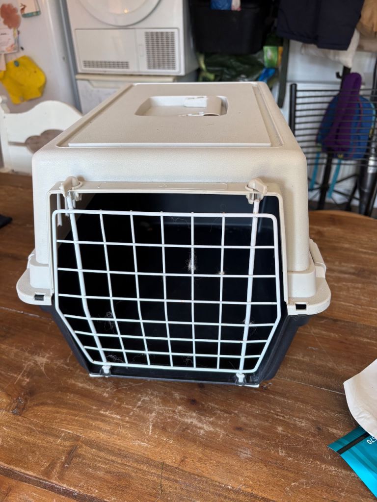  Pet Carrier (vet-style, hard shell)