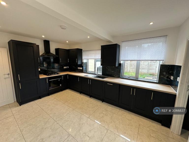 3 bedroom house in Newport Road, Newbury, RG14 (3 bed) (#3066837)