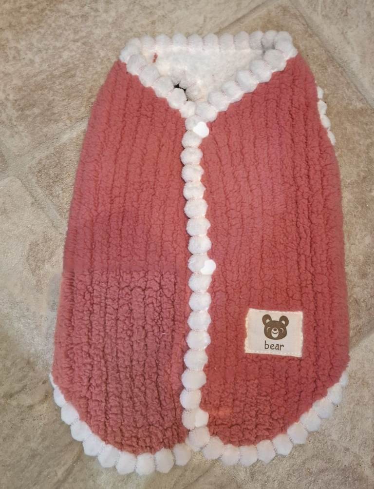 This lovely pink pet jumper is BRAND NEW SUITABLE FOR CHIHUAHUA OR SIMILAR SMALL DOG