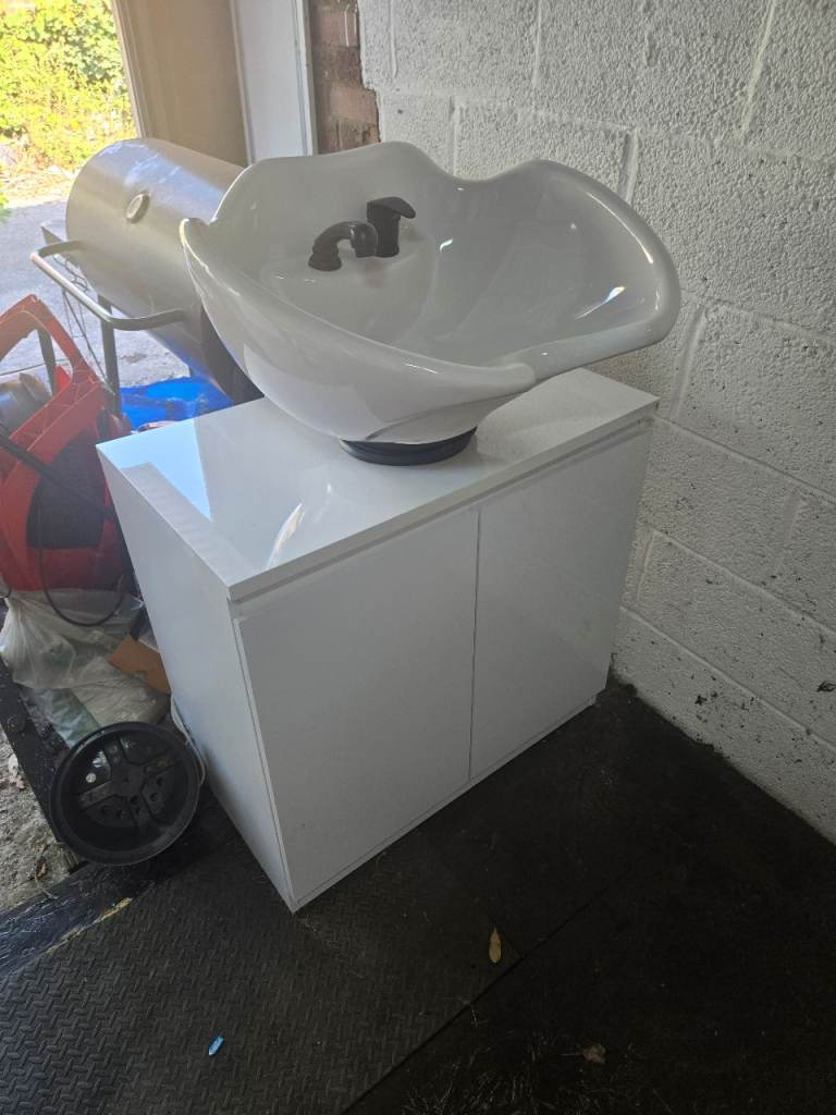 800 mm Non-Plumbed Hair Backwash Unit – Instant Hot Water, Superior Comfort, No Plumbing Required