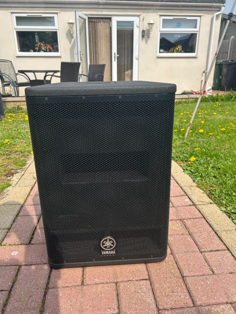 Yamaha DXS12 Powered Subwoofers.