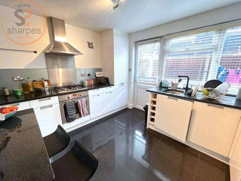 1 bedroom in Leyton Road, London