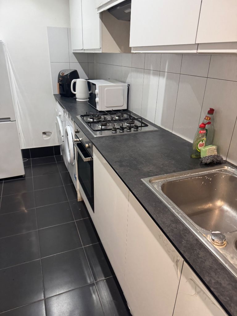 Lovely Single Room is available for rent in Hove