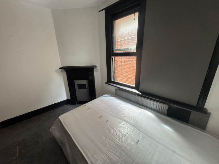 Furnished studio to rent in - NW10