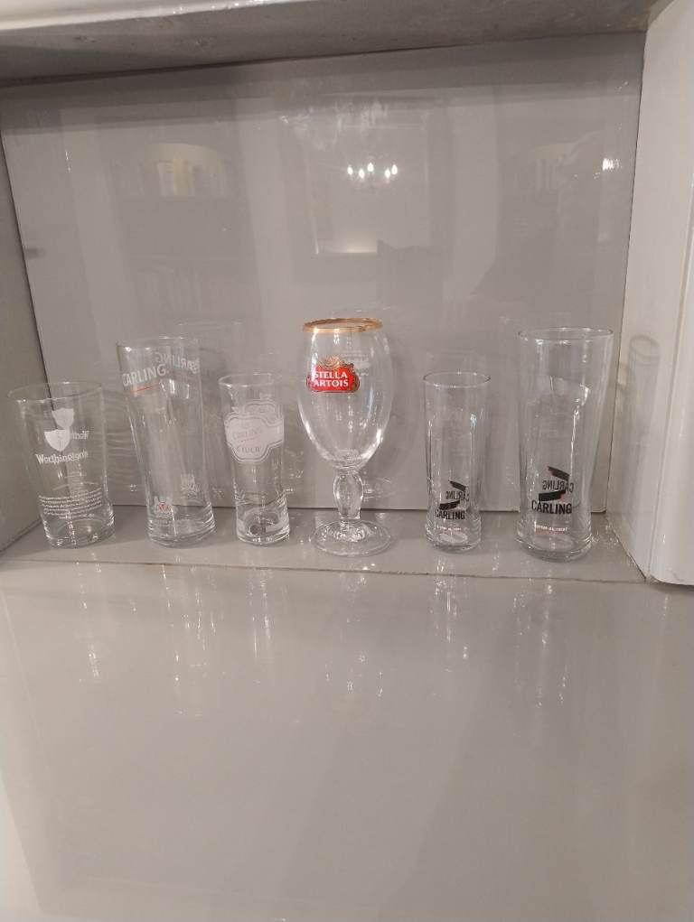 154 assorted unused bar glasses, 106 pints inc 34 Stella Chalice and 48 half pints.