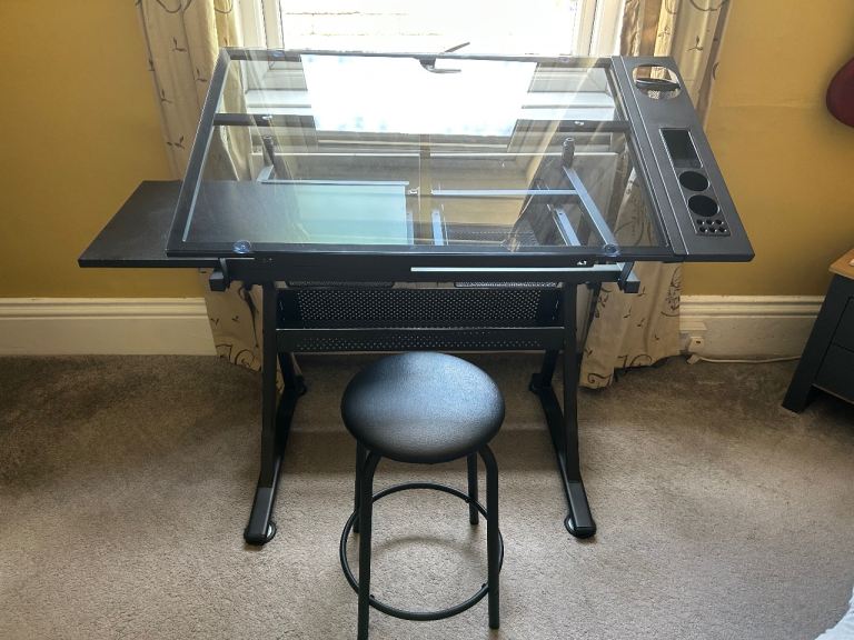Art table/Desk and stool