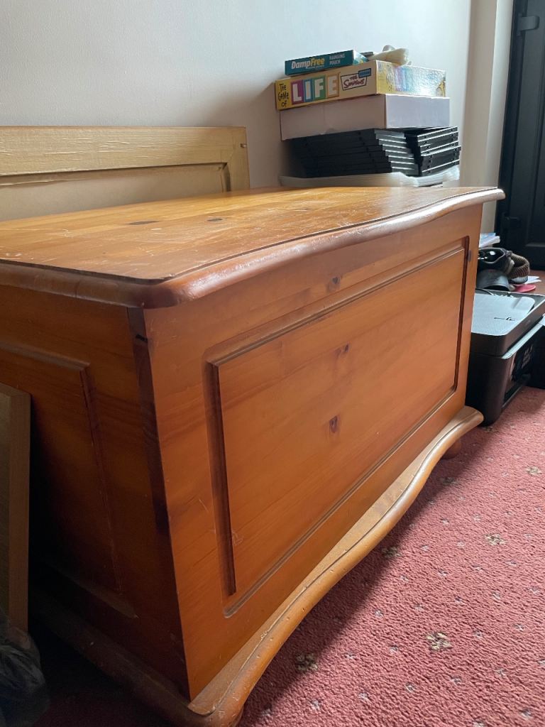 Pine blanket box storage trunk 