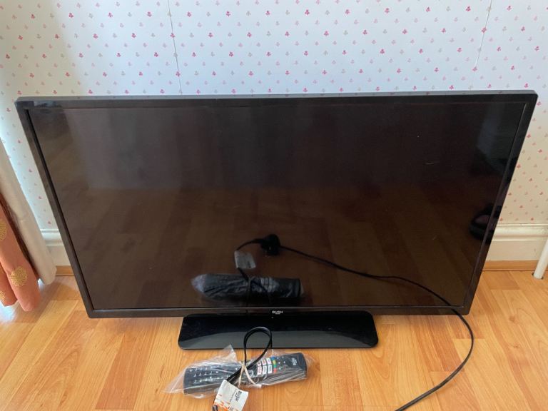 Smart TV and DVD player. Very good condition 