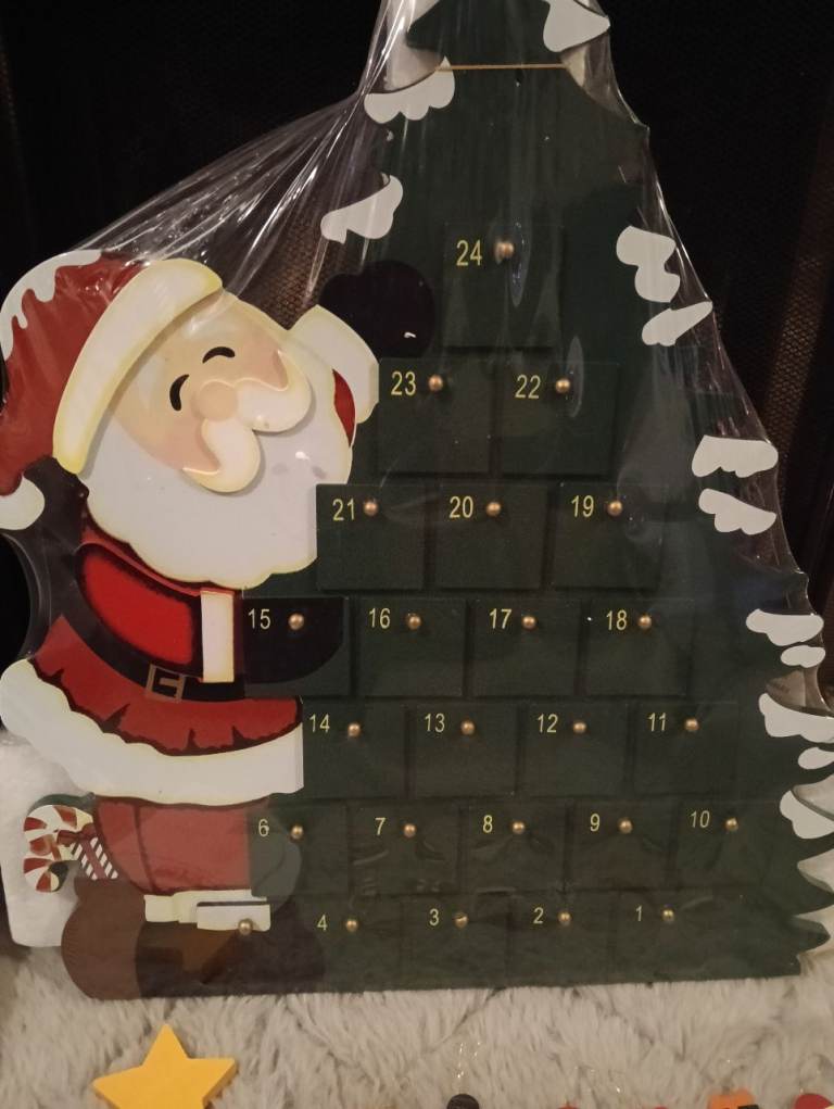 Lovely Christmas tree count down calendar 