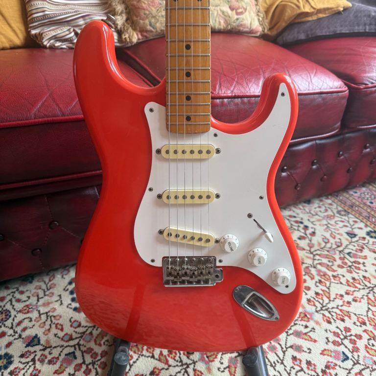 Squier Hank Marvin Stratocaster 1991 - 1993 Electric Guitar - Fiesta Red