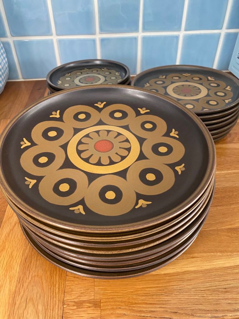 Approximately 100 pieces of Denby Arabesque crockery