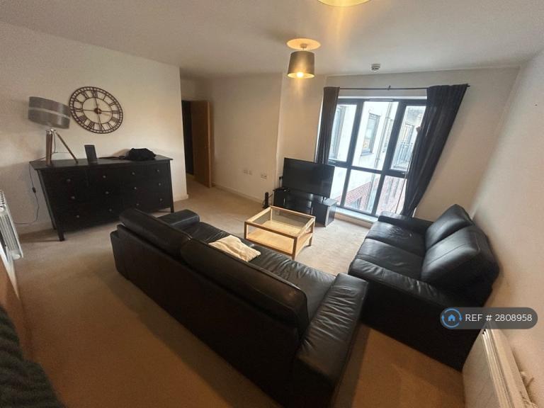 2 bedroom flat in Thomas Fyre Drive, London, E3 (2 bed) (#2808958)