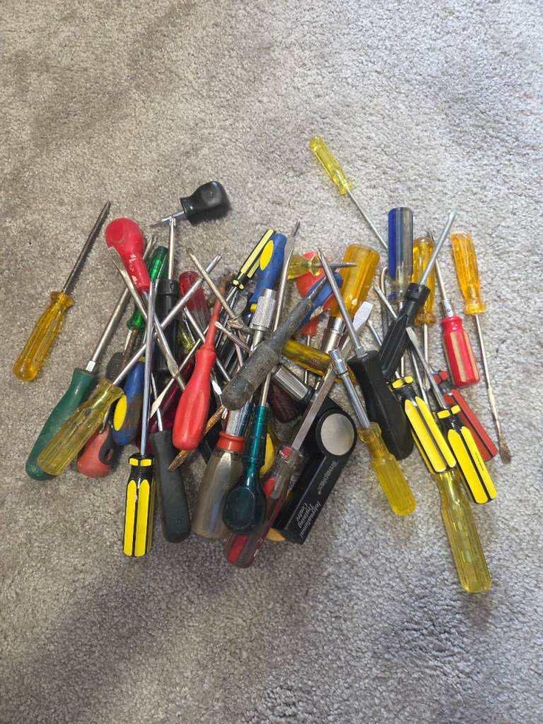Job Lot of Mixed Hand Screwdrivers (approx. 30-35 pieces) - DIY / Garage Clear Out