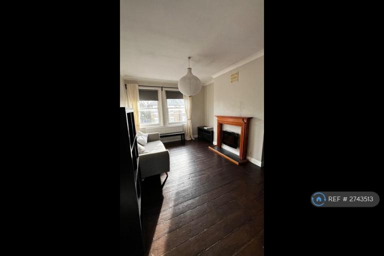 1 bedroom flat in Penford Street, London, SE5 (1 bed) (#2743513)