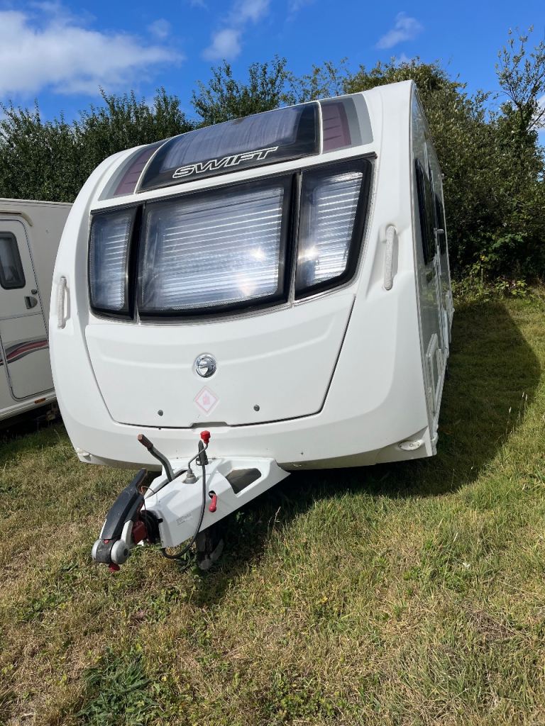 Fixed bed, 2014 Swift Caravan