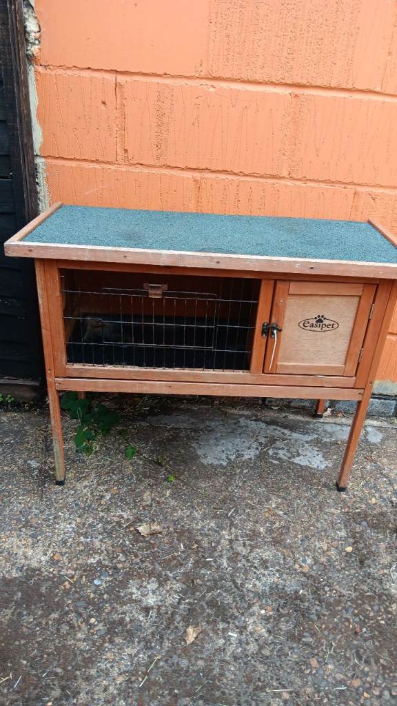 Rabbitt hutch /guniea pigs 