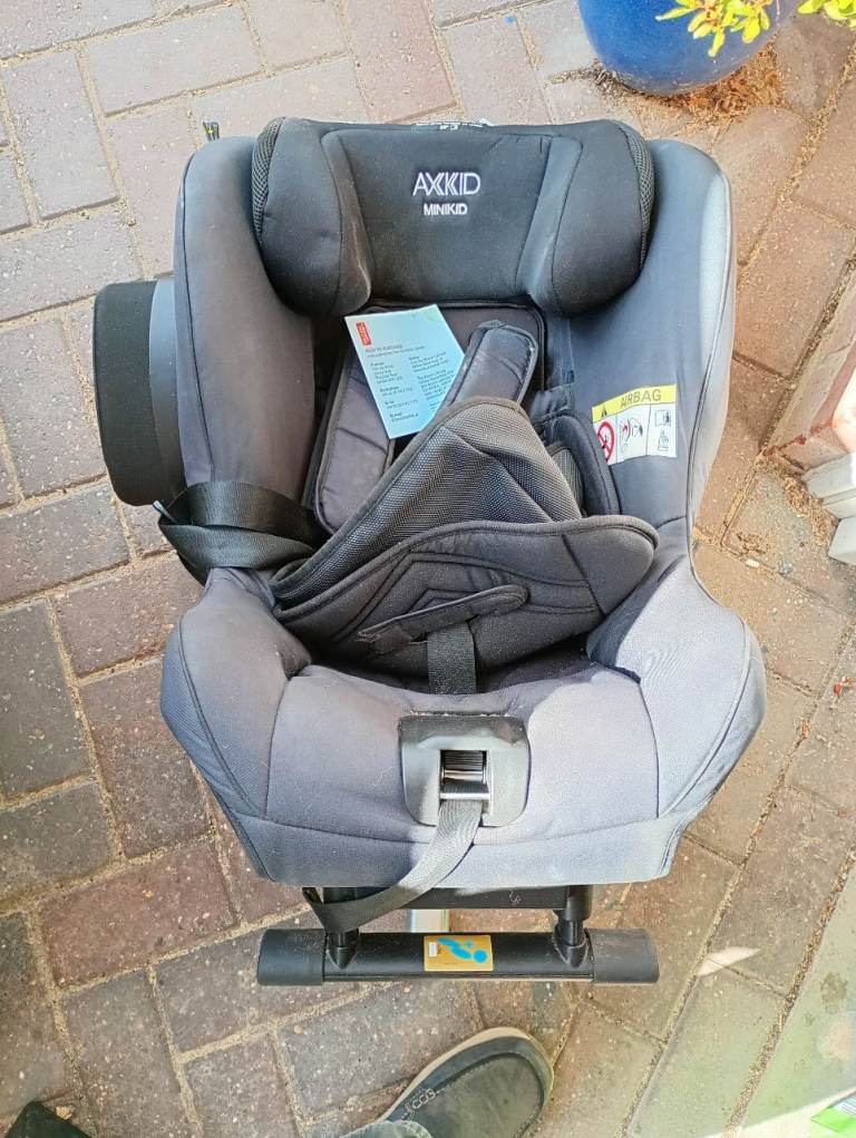 AXKID Car Seat – Grey, Very Good Condition