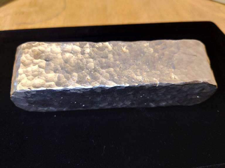 Silver 99.5%.  890 g /28.5 oz