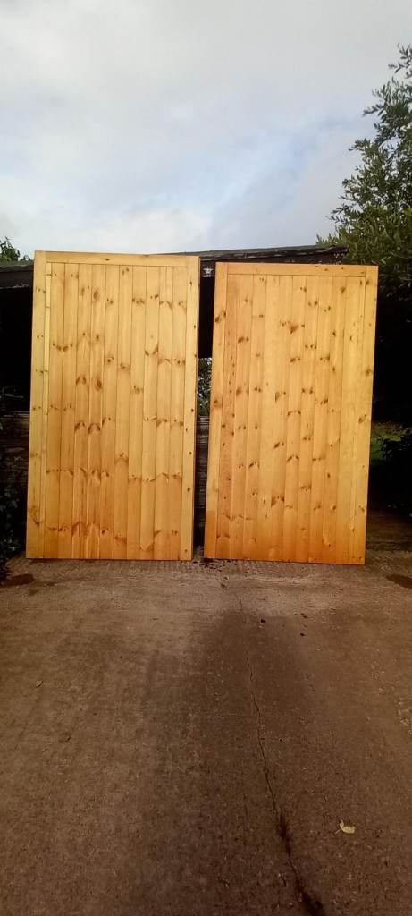 Wooden Garage Doors (Pine)