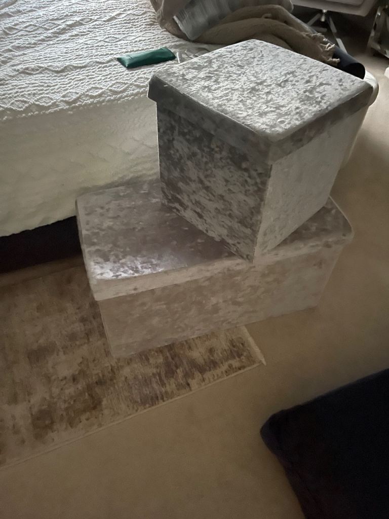 Storage box 
