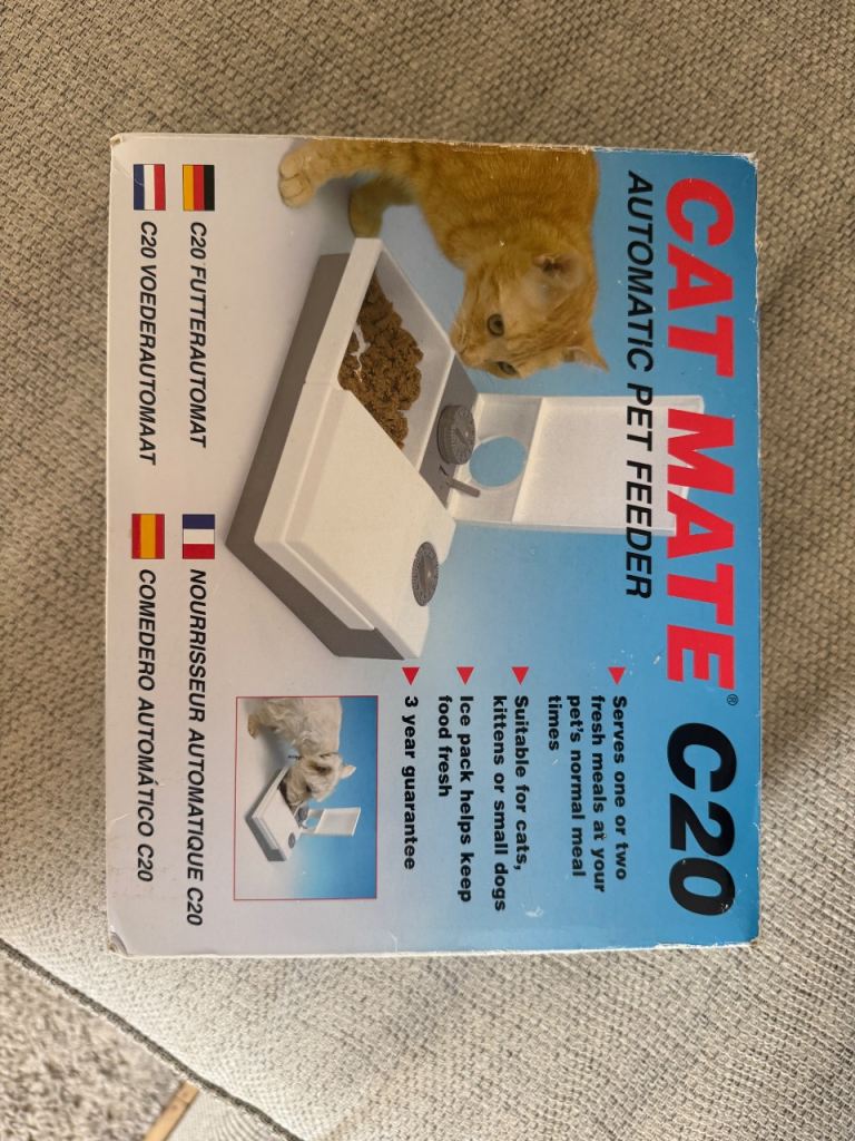 Cat automatic feeder 