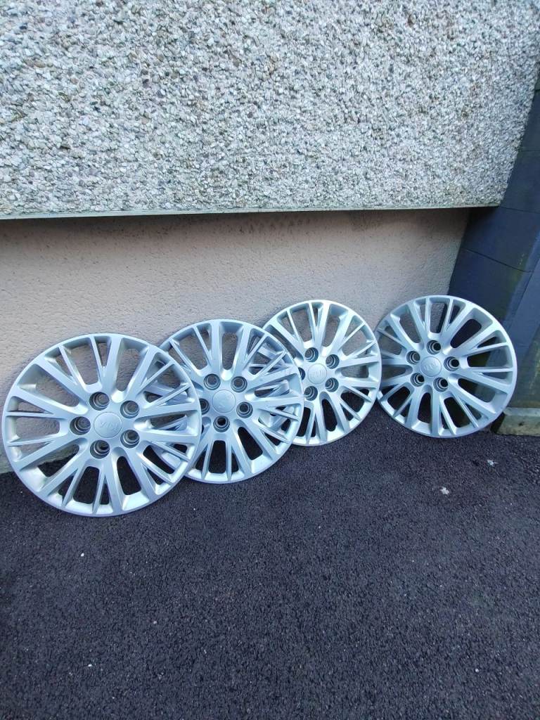 Kia ceed wheel trims / hub caps