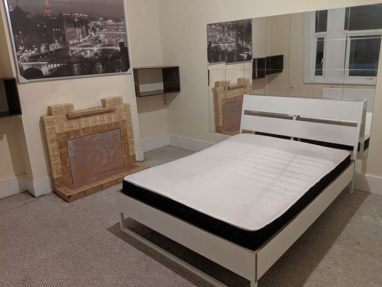 Kinf Size Room with Bills £850