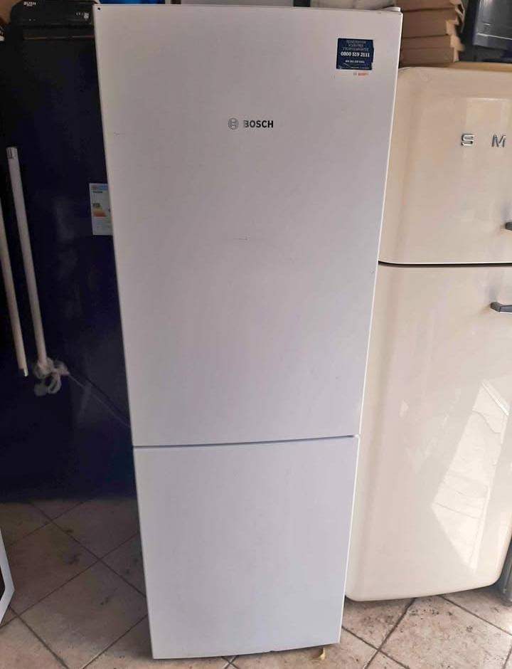 Bosch Fridge Freezer - Good Condition Free delivery