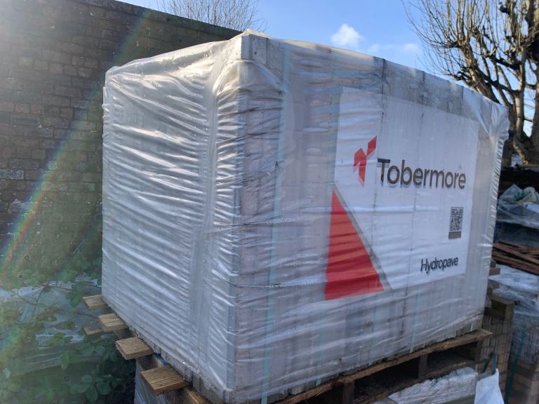 2 pallets of cream/buff tobermore hydro pave blocks