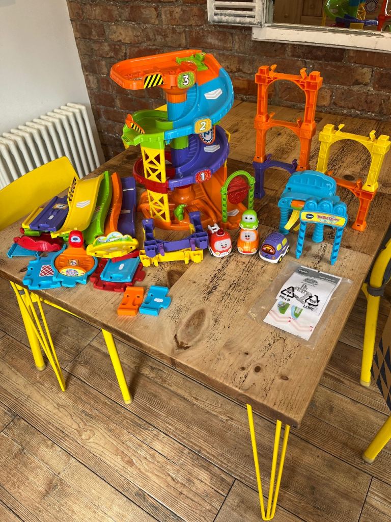 VTech Toot-Toot Drivers Garage & Track Set - Good Condition