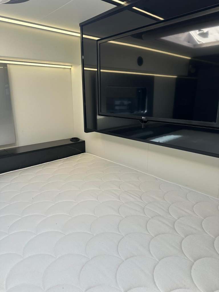 RC Motorhomes RC9M Motorhome Camper RV