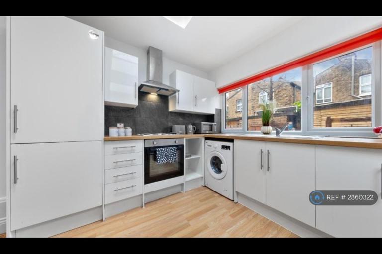 2 bedroom flat in Ground Floor, London, SE15 (2 bed) (#2860322)