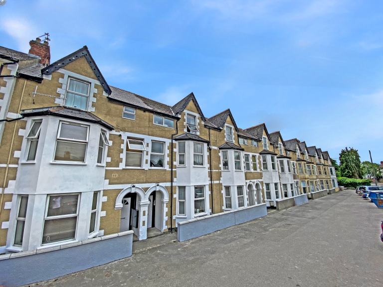 1 bedroom flat in 21 Ely Road, Cardiff, CF5 Book Online - The Rent Guru {70}