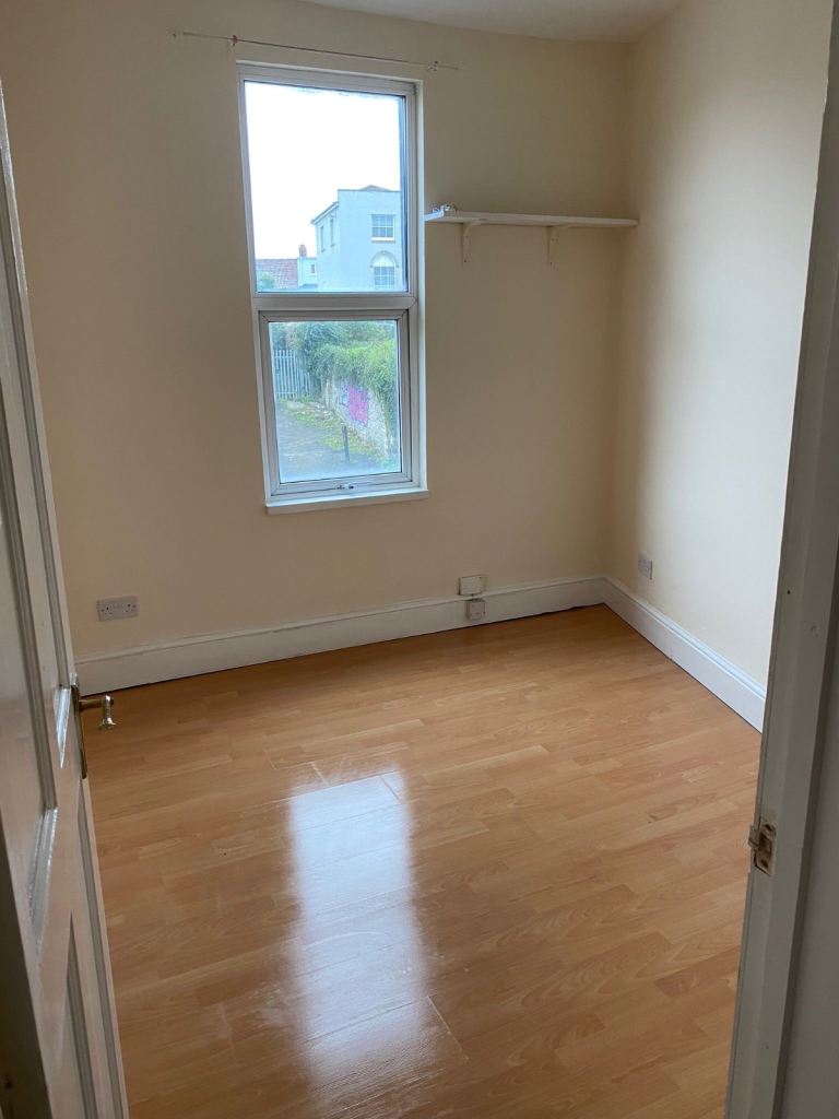 3 bedroom flat Bedminster 
