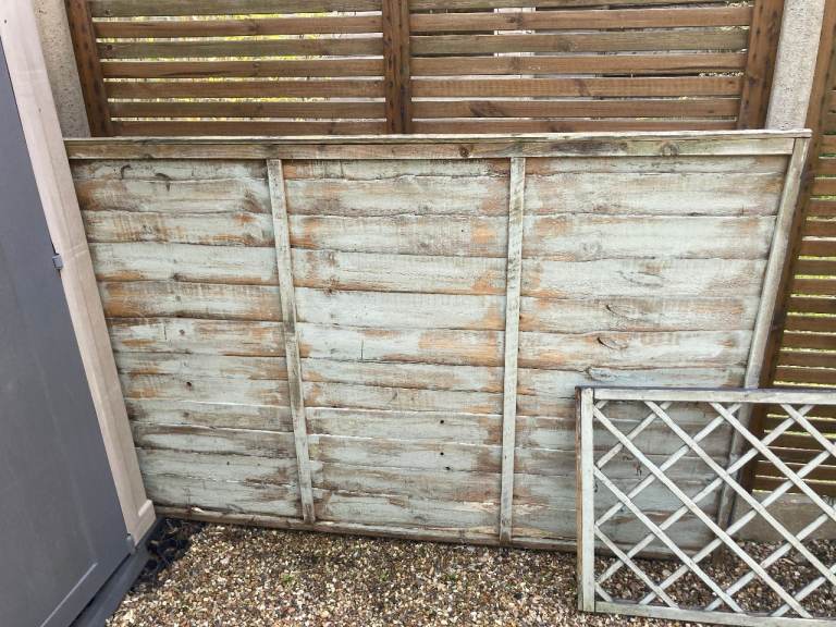 2 x fence panels 4' x 6'