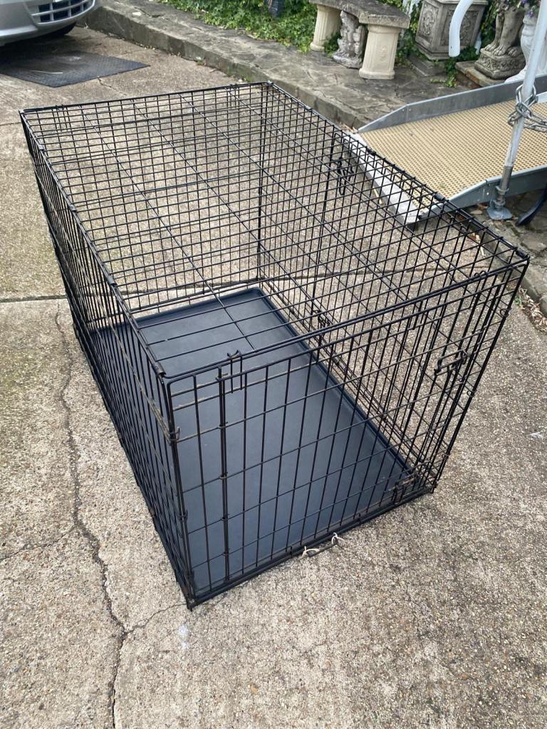 Metal folding dog cage/crate