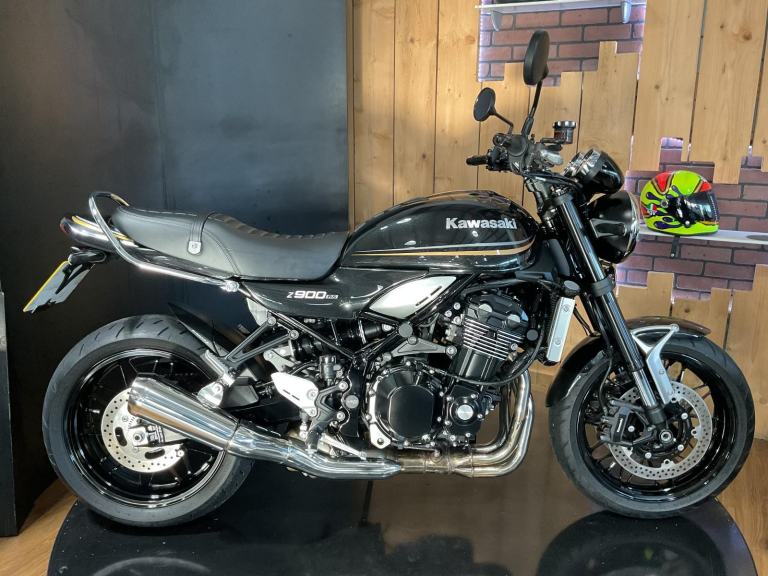 Kawasaki Z900RS 2019 with just 7647 Miles! Stunning! Extras! FREE UK DELIVERY!