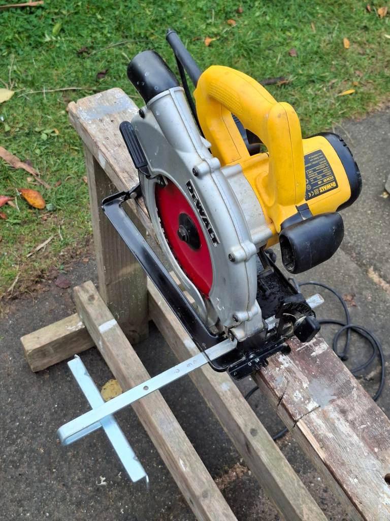 DeWALT 23620 circular saw