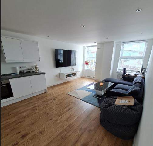 1 bedroom flat for rent £1300