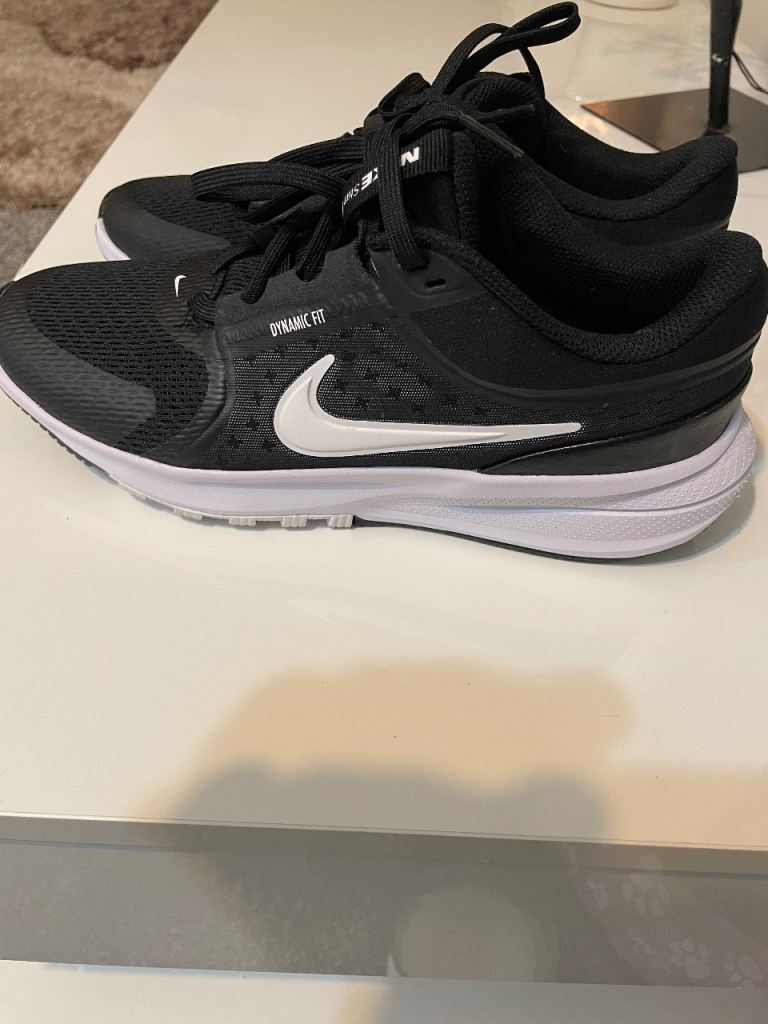 Nike Women's Black & White Trainers - Excellent Condition