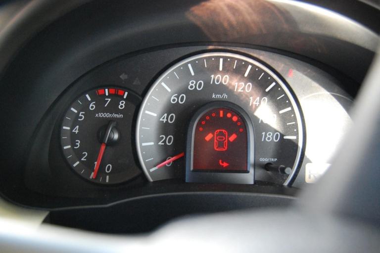 NISSAN MICRA MARCH White Auto Petrol 2010