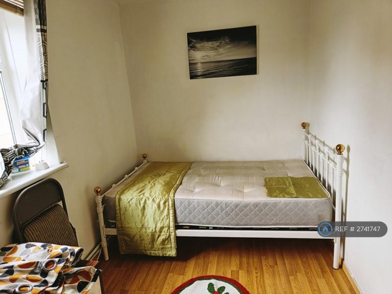 1 bedroom in Dabin Crescent, London, SE10 (#2741747)