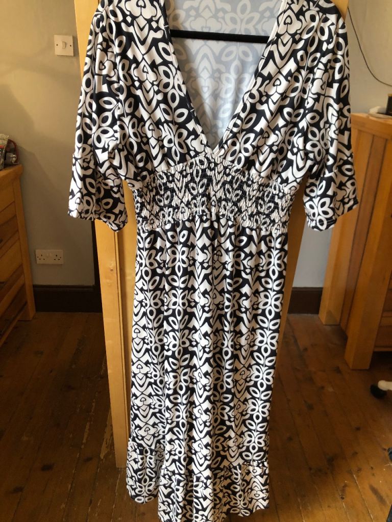 Black and White Patterned Dress – Good Condition