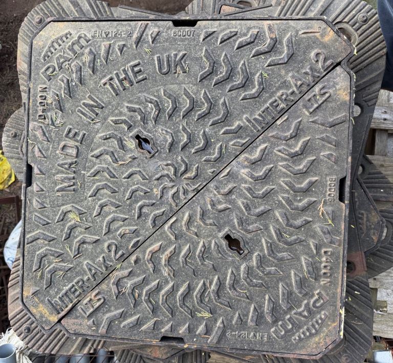 Manhole Carriageway Frame and Cover PAM 600 x 600 x 100 D400