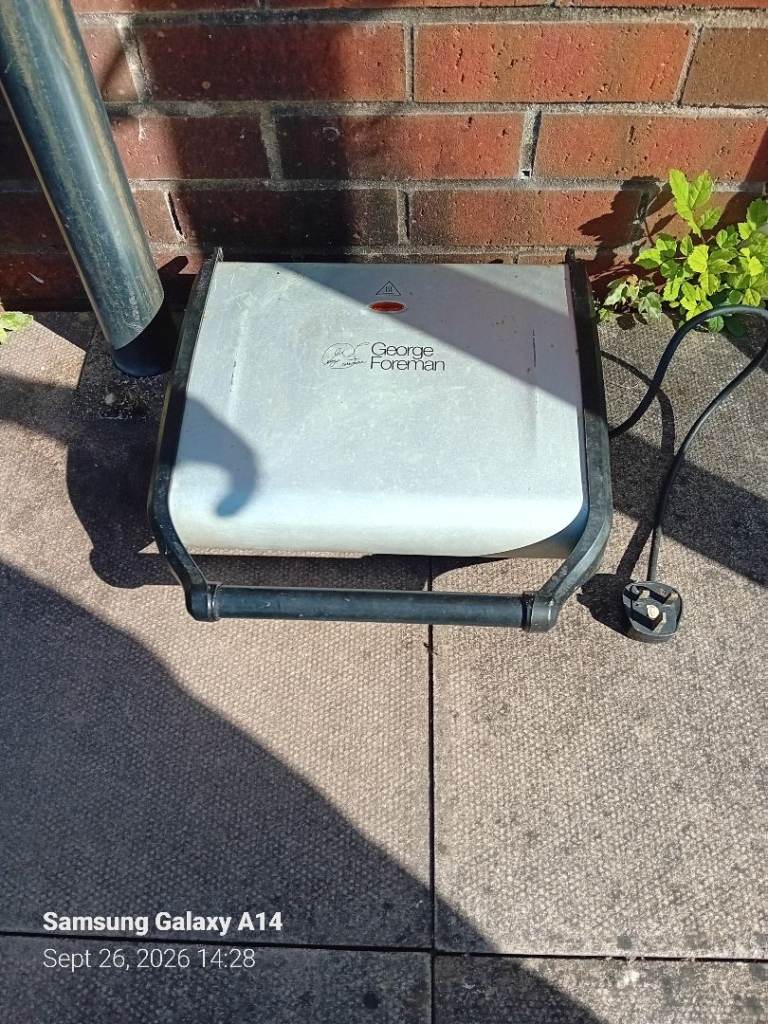 GEORGE FOREMAN LARGE HEALTH GRILL FOR SALE 