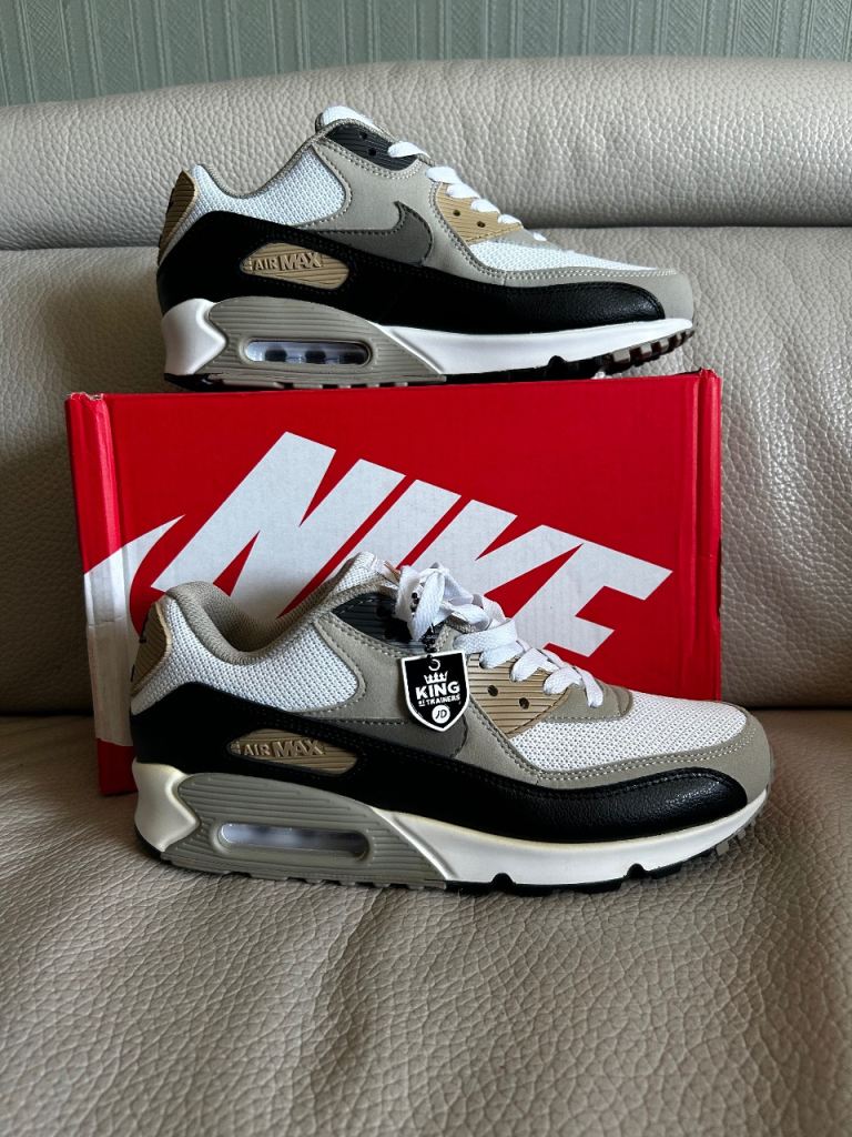 New Nike Air Max 90 Trainers - UK 7 / US 8